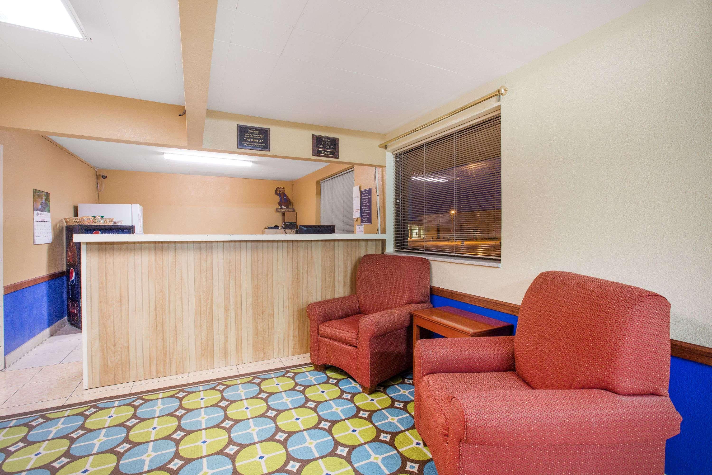 Travelodge By Wyndham Great Bend Exterior foto
